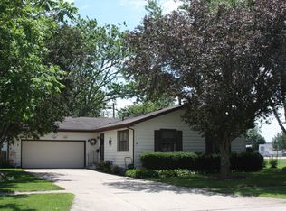 8 Lee Ct, Dekalb, IL 60115