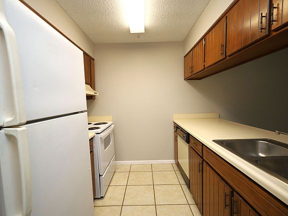 5th image of 1 Wooddale Dr #A