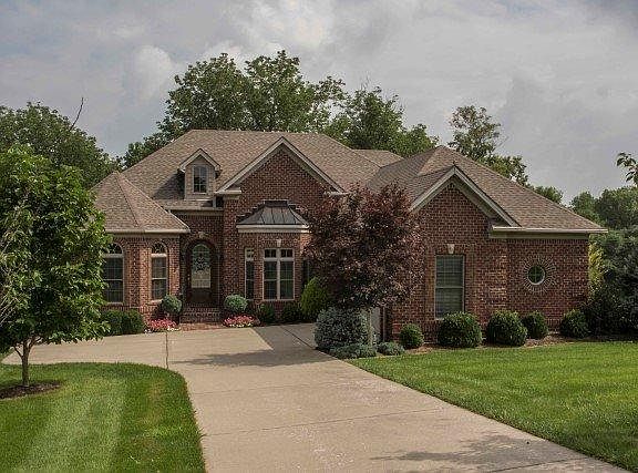 2nd image of 332 Prestwick Cir
