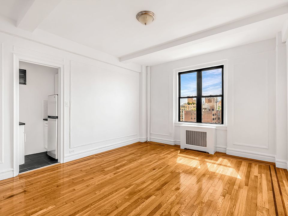 1st image of 208 W 23rd St APT 1515