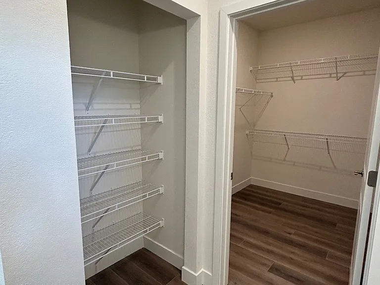 The Overlook Apartments — Photo 44