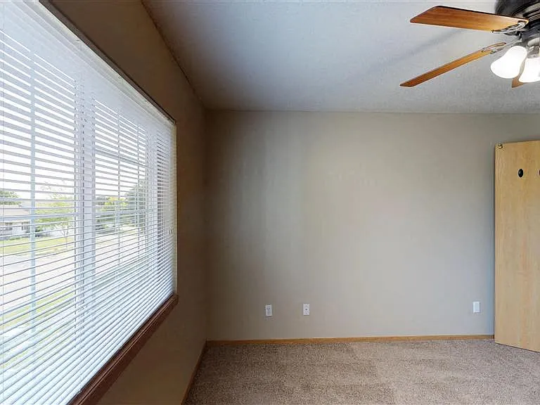 Oakmont Estates — Photo 21