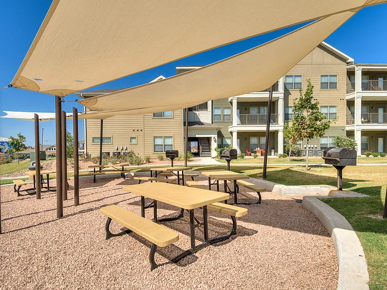 La Contessa Apartments — Photo 11