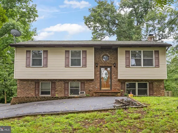 1226 Lakeview Dr, Cross Junction, VA 22625