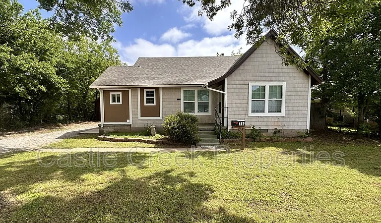 714 W Hurd St — Photo 1