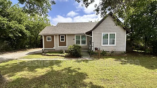 714 W Hurd St Photo 1