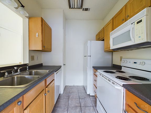 5th image of 2804 Rio Grande St APT 210