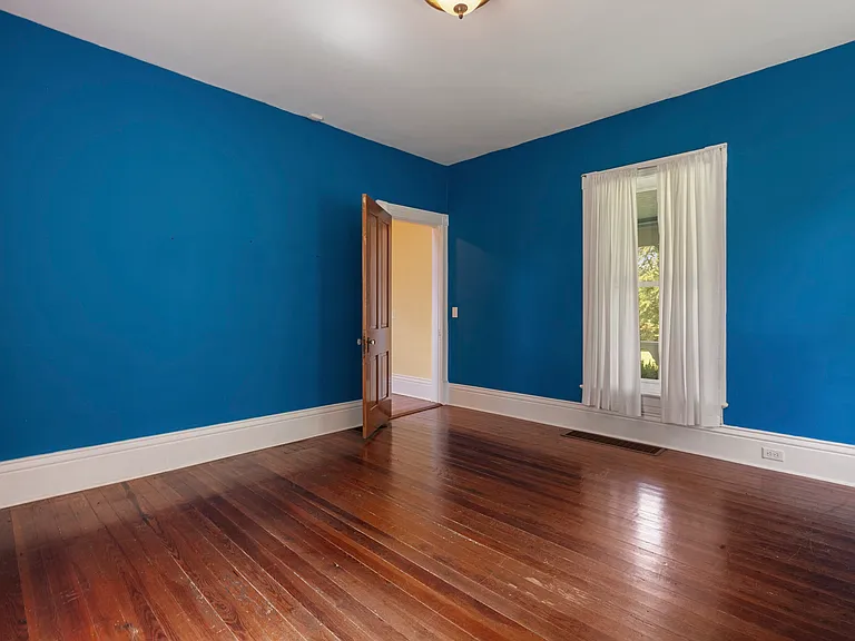 5820 Chamberlain Ln — Photo 28