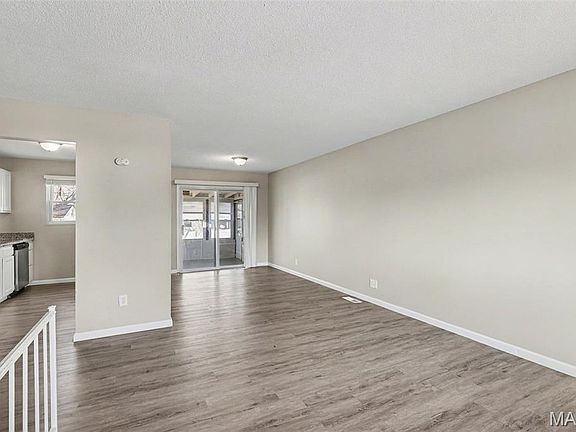 4th image of 11983 Holly Brook Dr