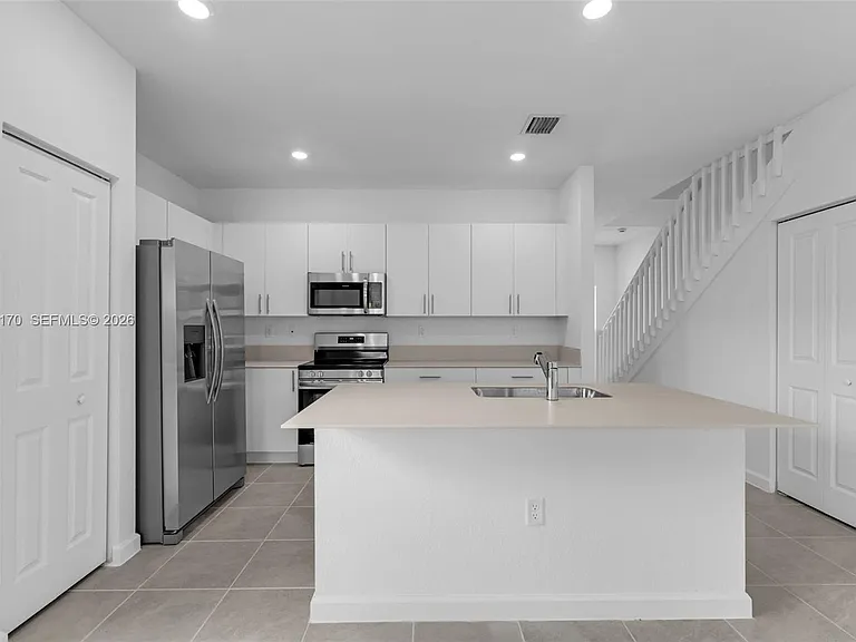 191 SE 11th Ave #0 — Photo 8