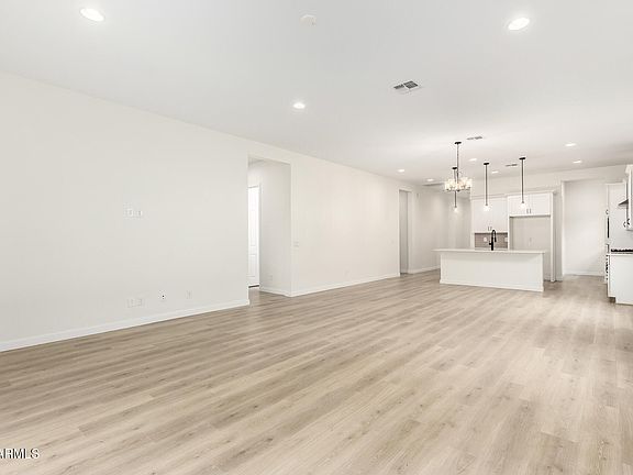 5th image of 11938 W MARGUERITE Avenue