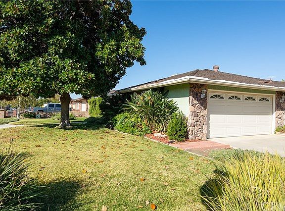 4th image of 43092 Charlton Ave