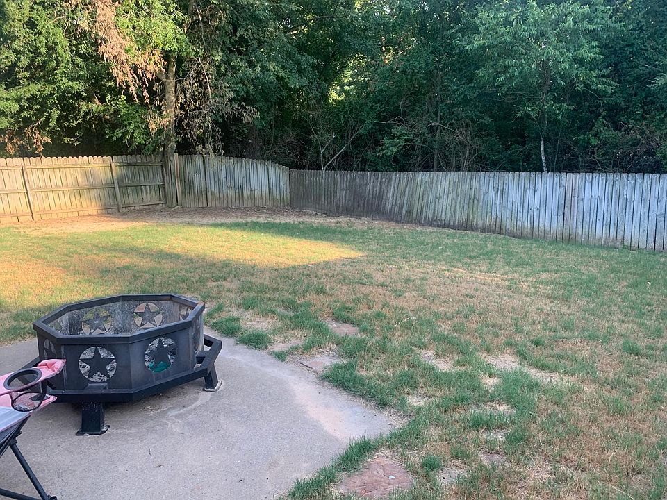 2nd image of 2595 Winchester Dr