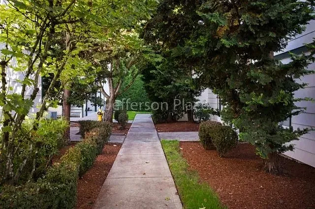 Jefferson Place Apartments — Photo 19