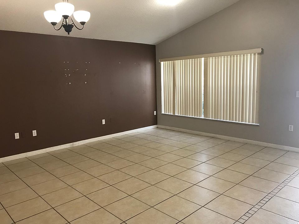1st image of 212 Daniels Pointe Dr