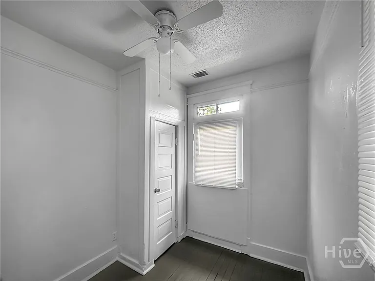 1022 W 46th St — Photo 15