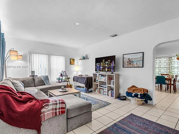 4th image of 2271 SW 11th St