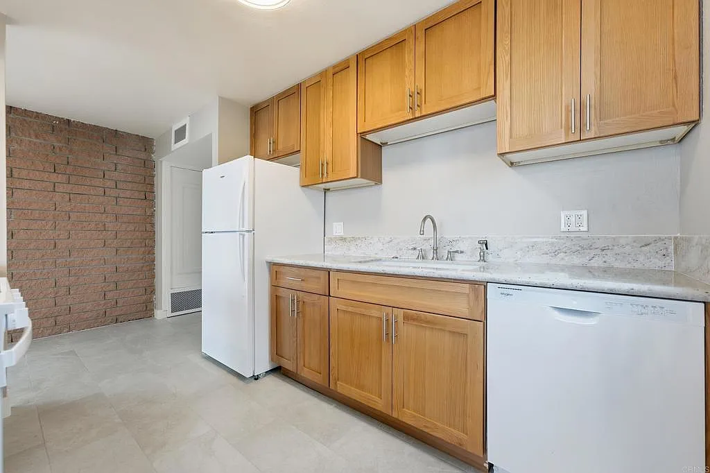3 bed, 1169 sqft, $4,800 — Photo 3