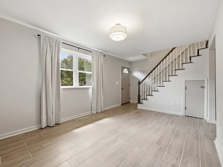 6182 Milne Blvd — Photo 9