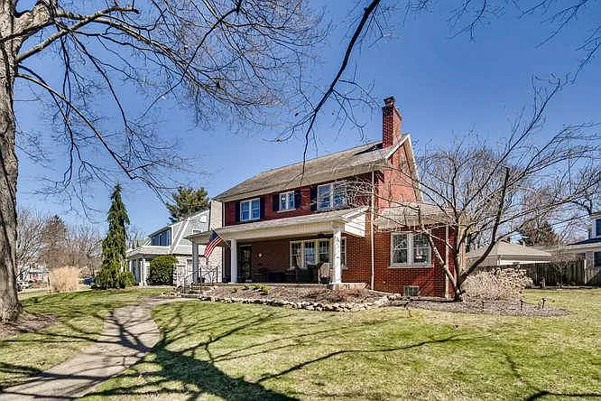 156 Montrose Way photo 1