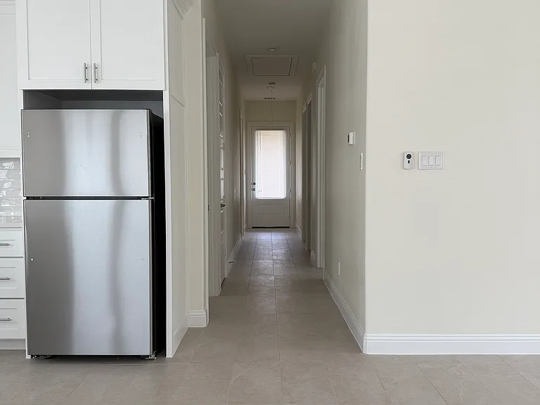 917 E Tucker St — Photo 2