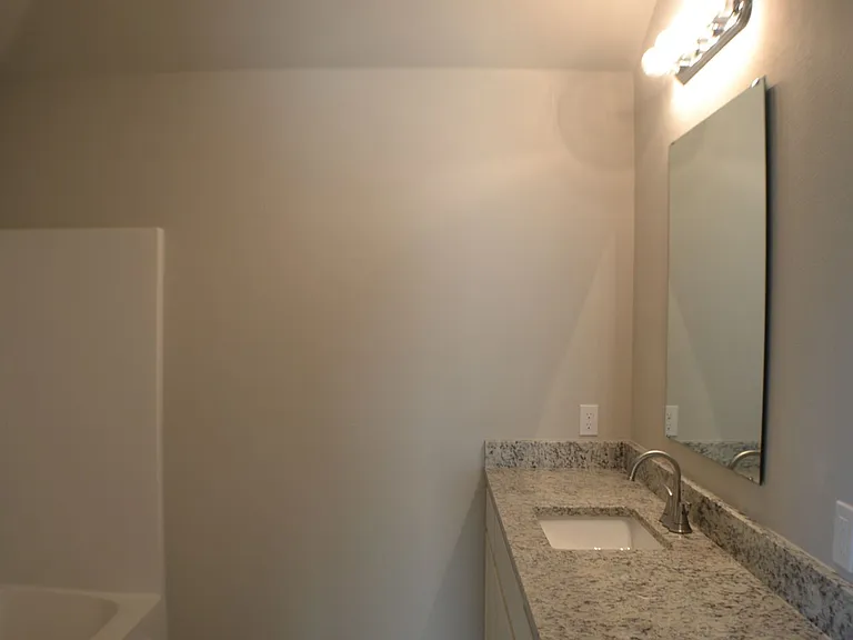 1101 Southridge Ln — Photo 4