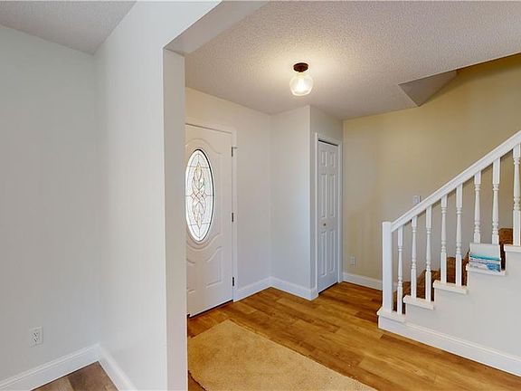 4th image of 101 Thornhill Dr