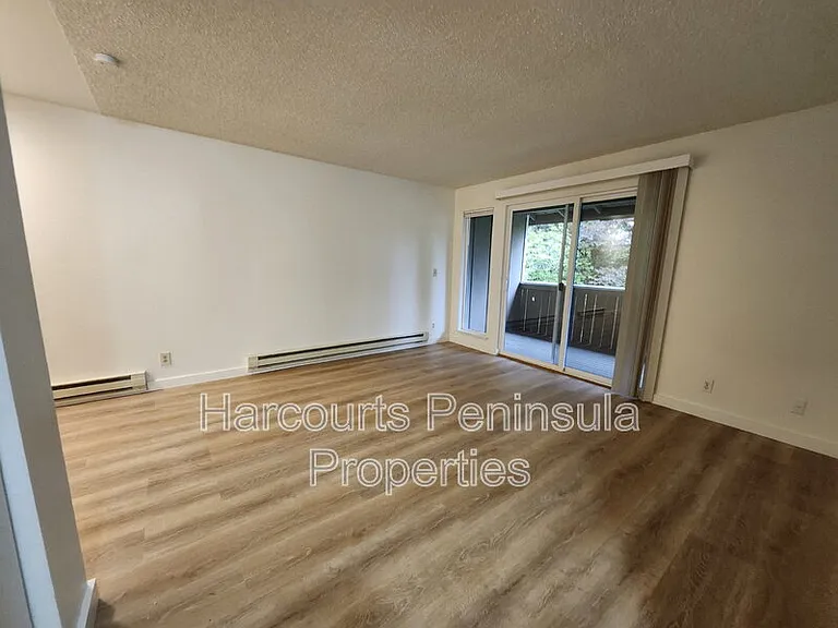 45 NE Torval Canyon Rd #4 — Photo 2