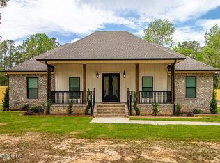 17121 Hillcrest Ridge Dr, Vancleave, MS 39565