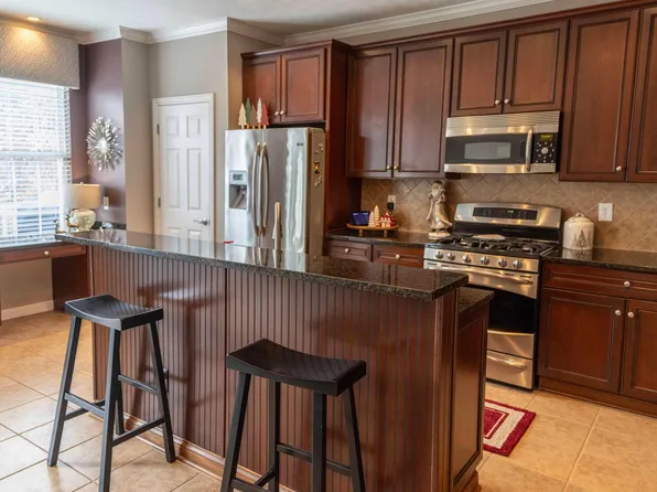 1037 Bluffway Dr, Columbus, OH 43235