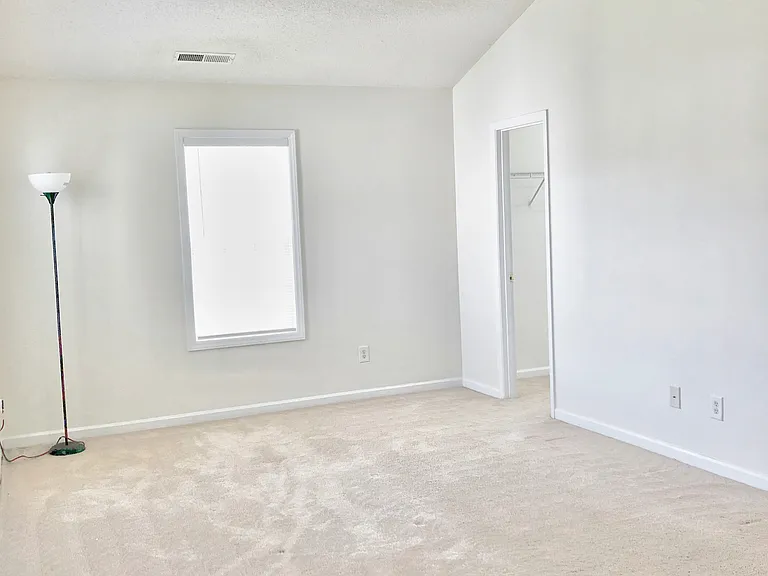 2707 Stadium Dr — Photo 11