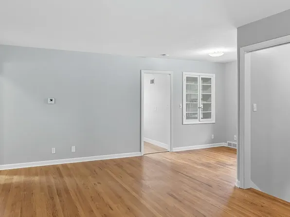 322 1/2 S 49th Ave, Omaha, NE 68132