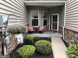 1402 Ridgeview Dr, Morgantown, PA 19543