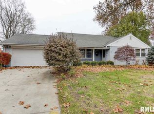 285 Southgate Dr, Lincoln, IL 62656