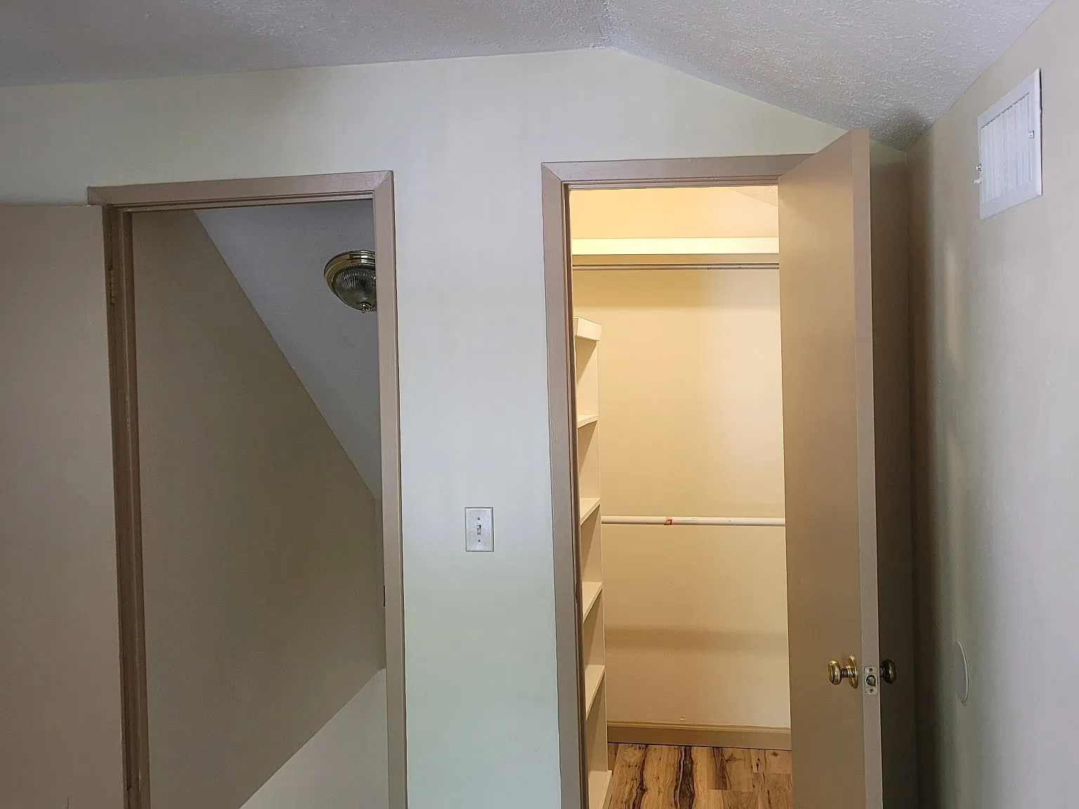 3 bed, 1300 sqft, $1,600 — Photo 2