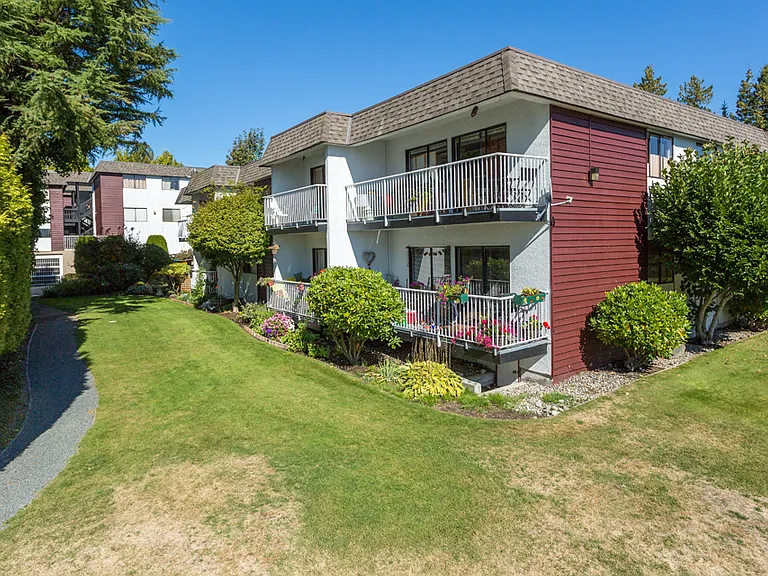 1371 Blackwood St — Photo 14