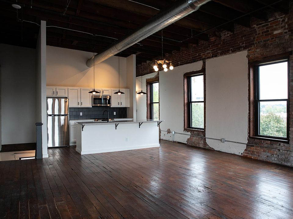 Living Room/Kitchen