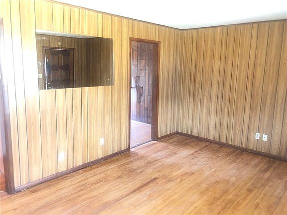 4th image of 3800 SE 26th St