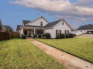 1206 Chancery Ln, Cave Springs, AR 72718