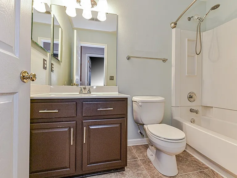 17201 Commons Crossing Dr — Photo 34