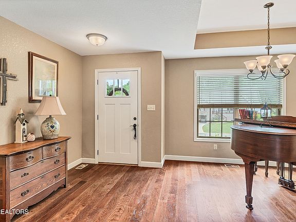 4th image of 645 Berrywood Dr