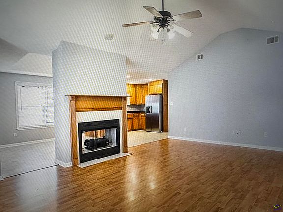 3rd image of 112 Wembley Dr