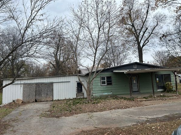 313 E 7th St, Brookport, IL 62910