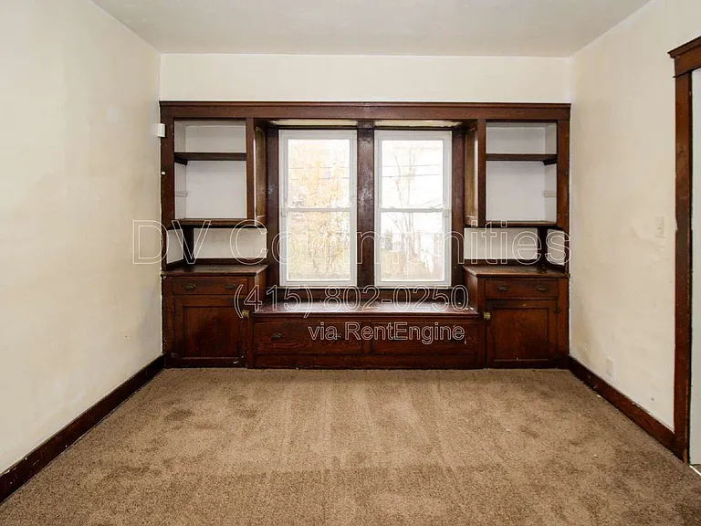 9711 Parmelee Ave — Photo 4