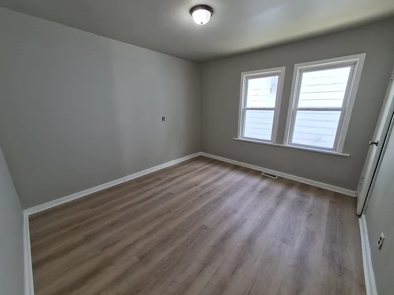 925 N Somerset Ave — Photo 11