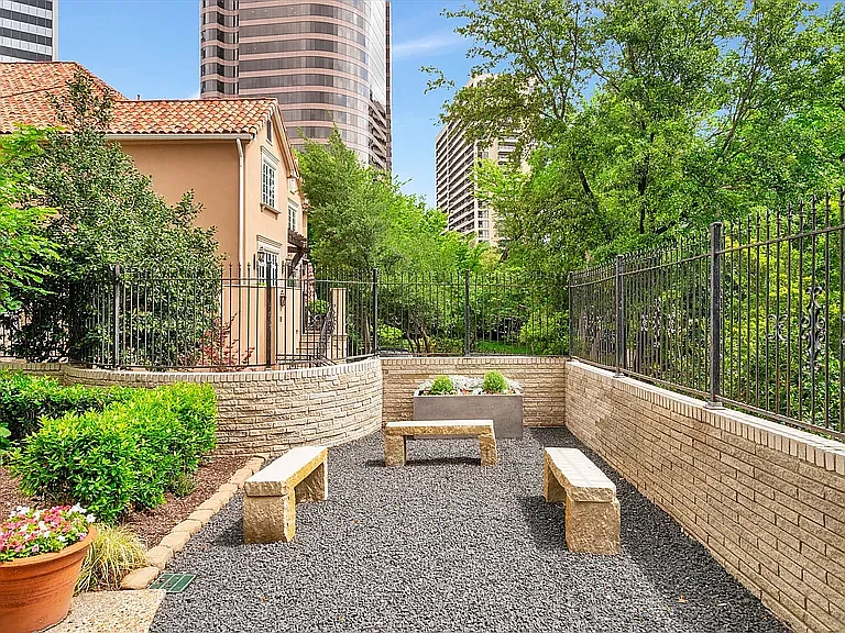 3701 Turtle Creek Blvd #9A — Photo 34