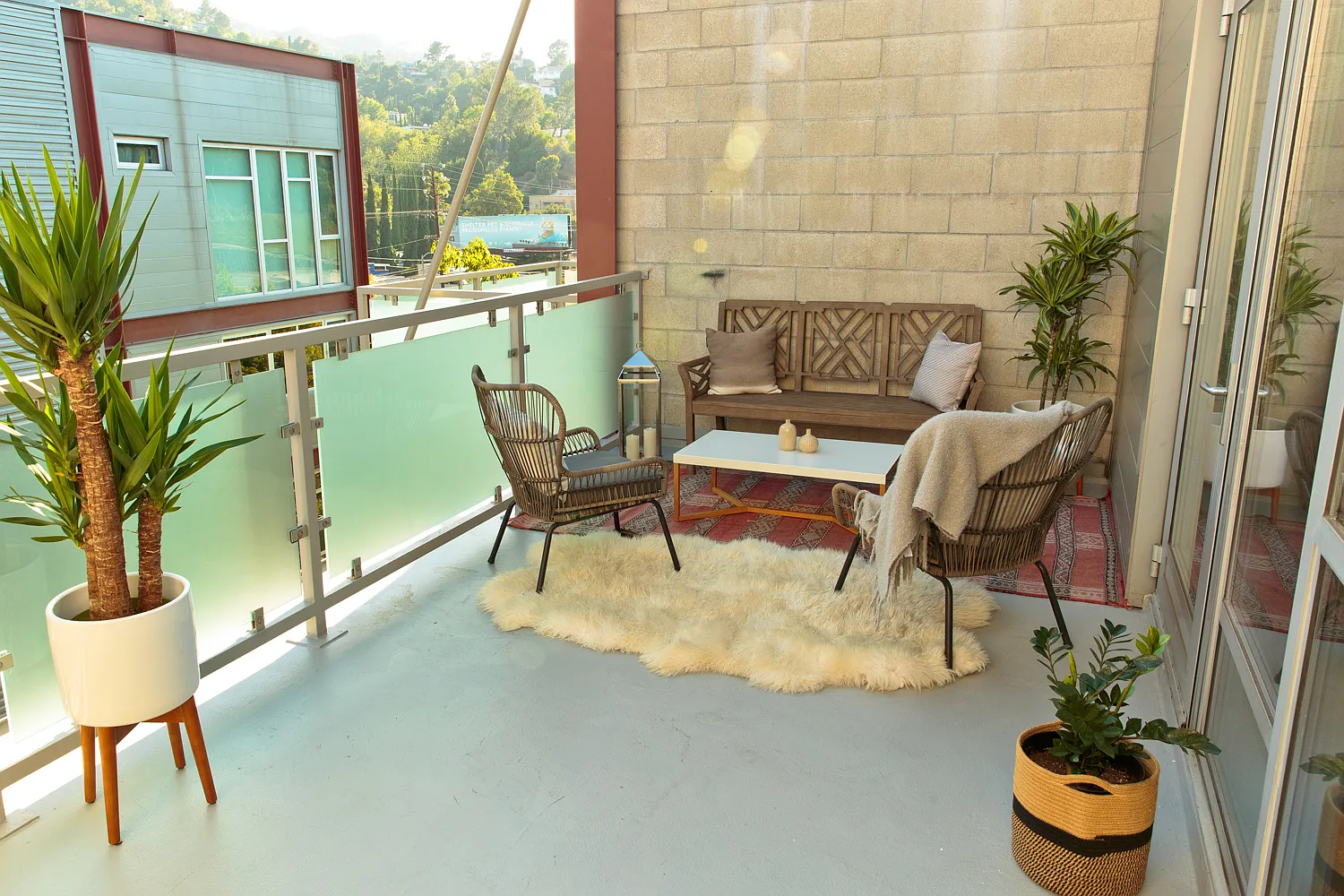 3450 Cahuenga Blvd W — Photo 2