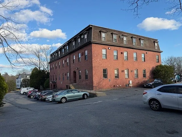 23 Sterling St — Photo 8