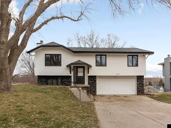 15730 Valley St, Omaha, NE 68130