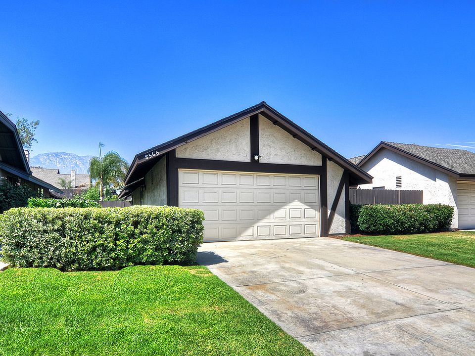 1st image of 8566 Sandalwood Ct